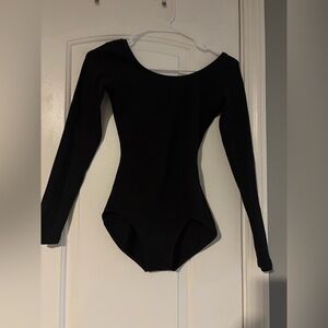 It's a shirt that tightens the abdomen like a very good girdle.